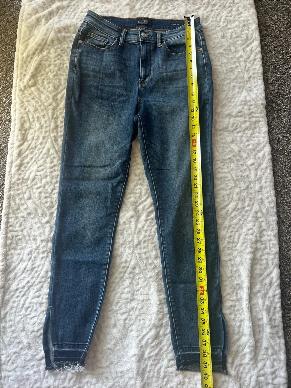 Judy Blue Skinny Fit Jeans Women’s 9/29 Medium Wash Raw Hem Side Slit